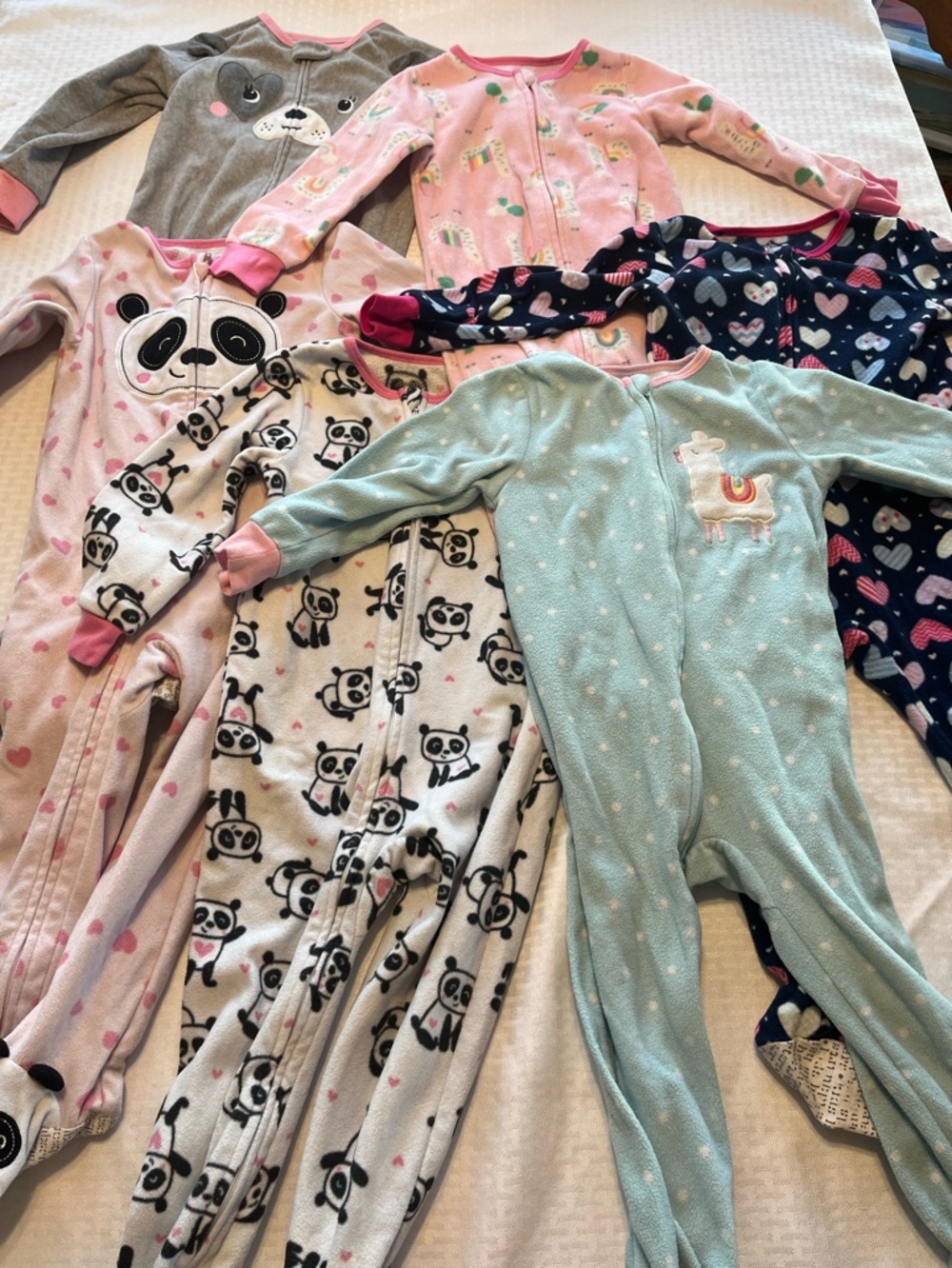 Bundle of 6 footie pajamas in size 3T